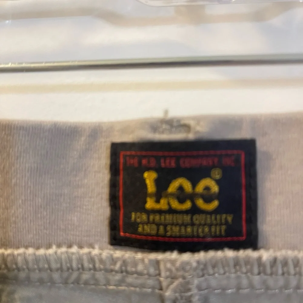 Two pairs Lee Cargo Shorts (one Khaki, one Gray) - Picture 3 of 4